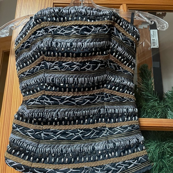 XXS BEBE strapless beautifully embroidered top - Picture 3 of 7